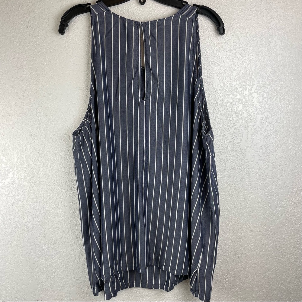 Old Navy sleeveless shirt